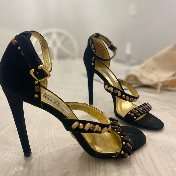 Prada Women’s designer shoe. Perfection at its finest! - Picture 7 of 7